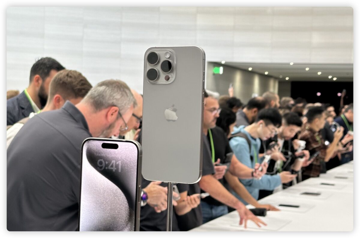 iPhone 15 iPhone 15 Pro 颜色