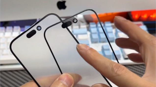 iPhone 15萤幕玻璃面板实拍照流出，Pro版的边框更细了 第1张