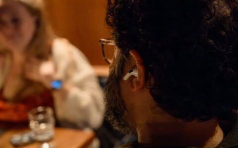 iOS 19将支持AirPods实时翻译对话功能，跨语言对话超轻松