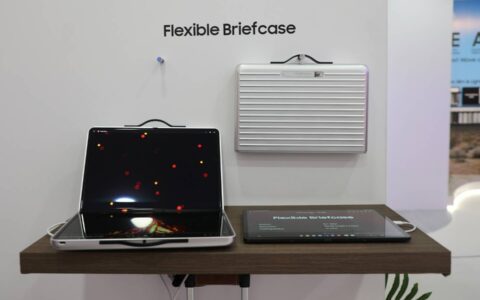 三星首款折叠游戏掌机 Flex Gaming 公开亮相