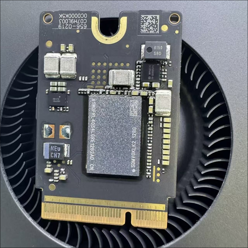 M4 Mac mini 采用可拆卸 SSD 模块化设计，已有成功改装扩充至 2TB 案例 第5张