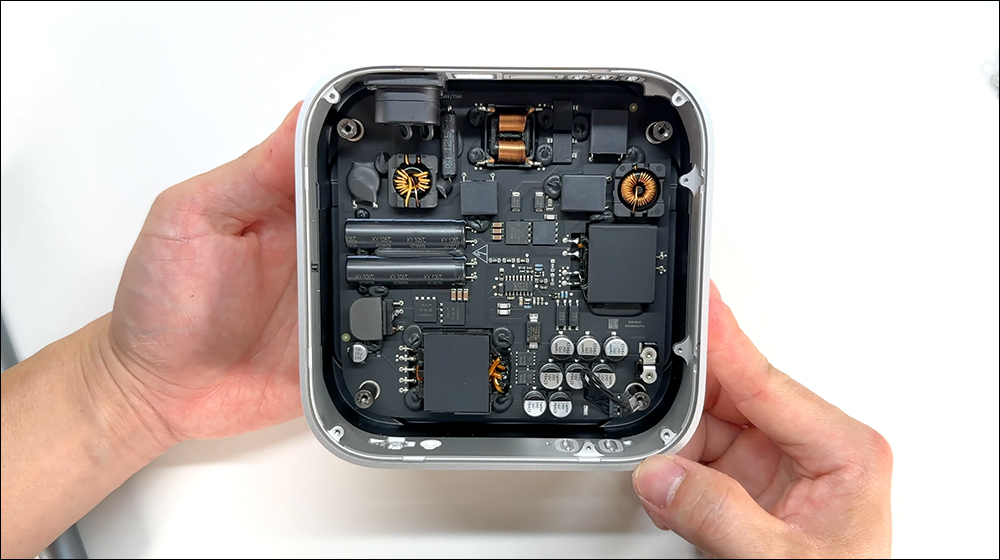 M4 Mac mini 采用可拆卸 SSD 模块化设计，已有成功改装扩充至 2TB 案例 第9张