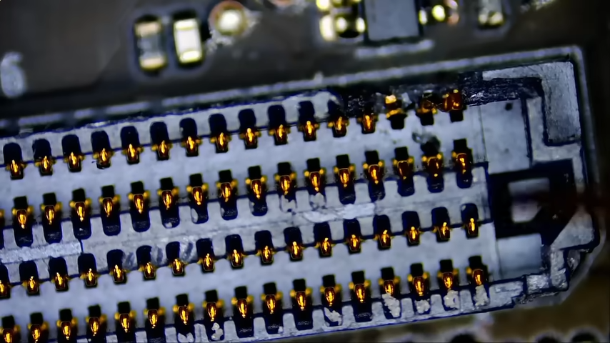 国外维修店呼吁千万别买 RTX 5090 创始版，是他看过史上最糟糕的设计 - 