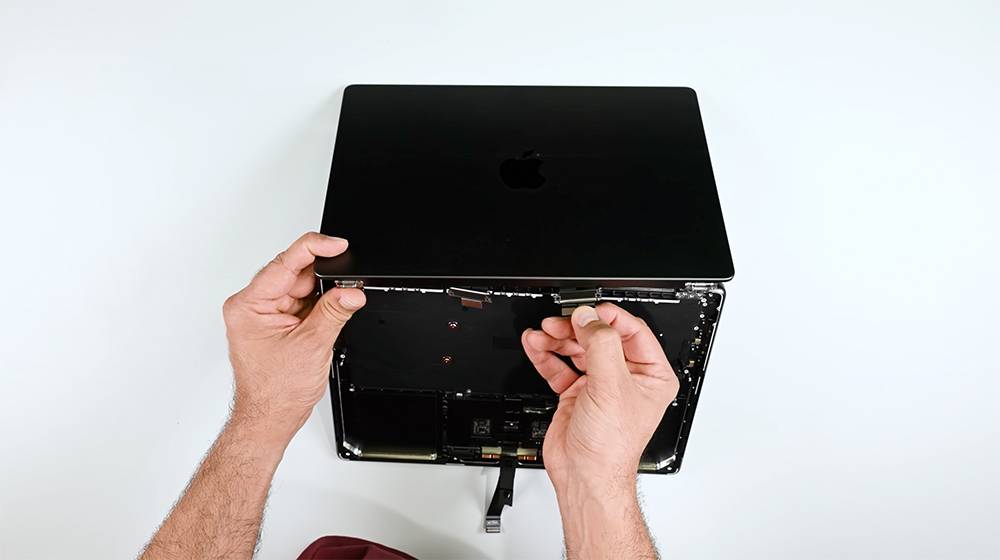 M5 MacBook Pro 拆解报告出炉！ iFixit：内部设计更精细，但维修仍不容易 - 