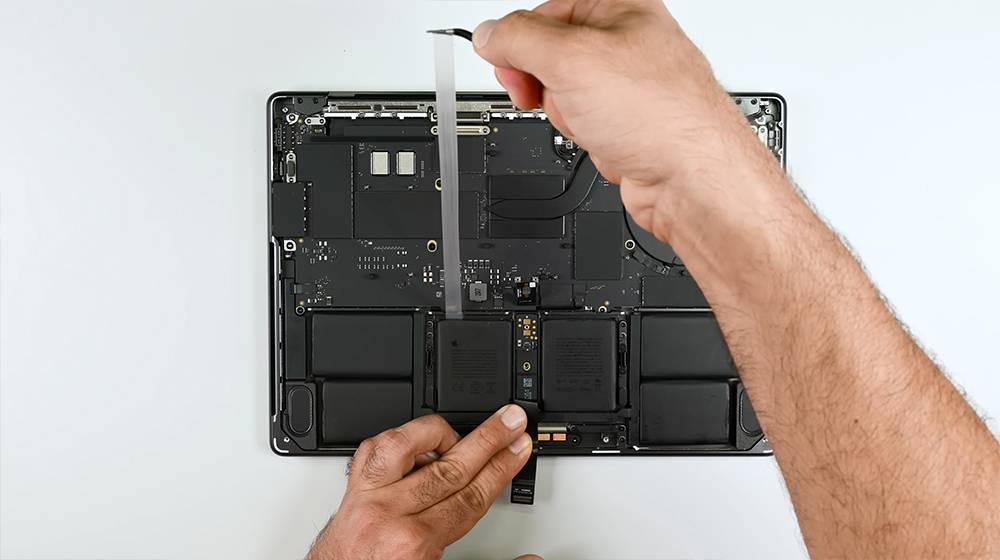 M5 MacBook Pro 拆解报告出炉！ iFixit：内部设计更精细，但维修仍不容易 - 