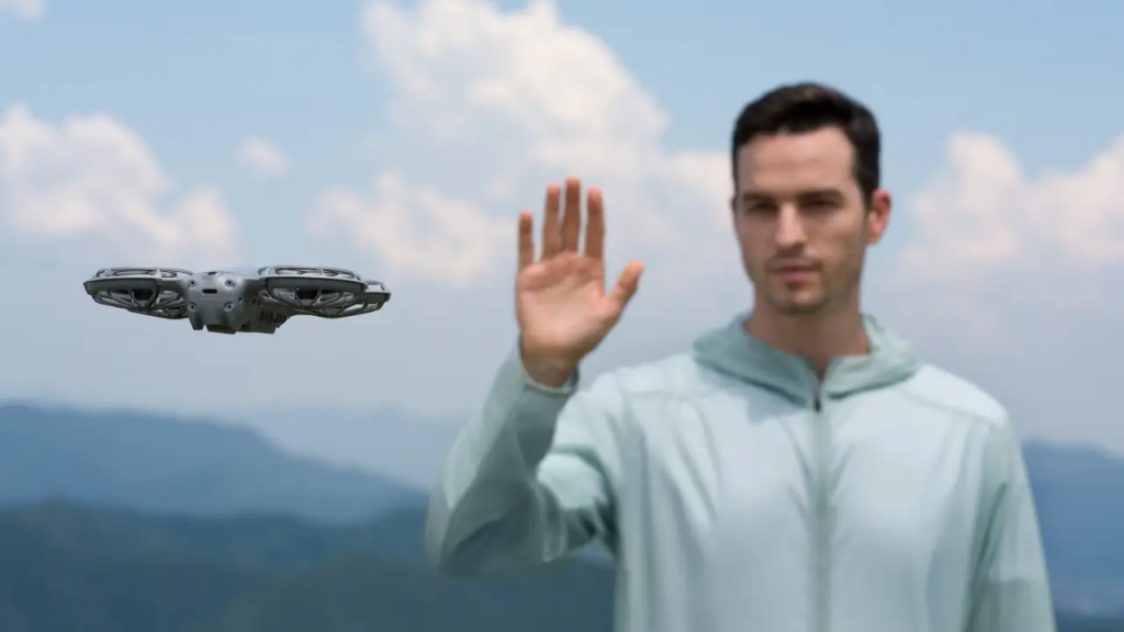 DJI Neo 2 登场：151g超轻量、零门槛手势控、全向避障