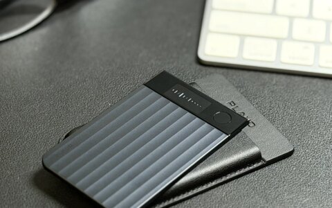 AI 会议记录神器比一比：Plaud Note Pro、Philips 小飞笔、NotebookLM 哪一款最可靠？