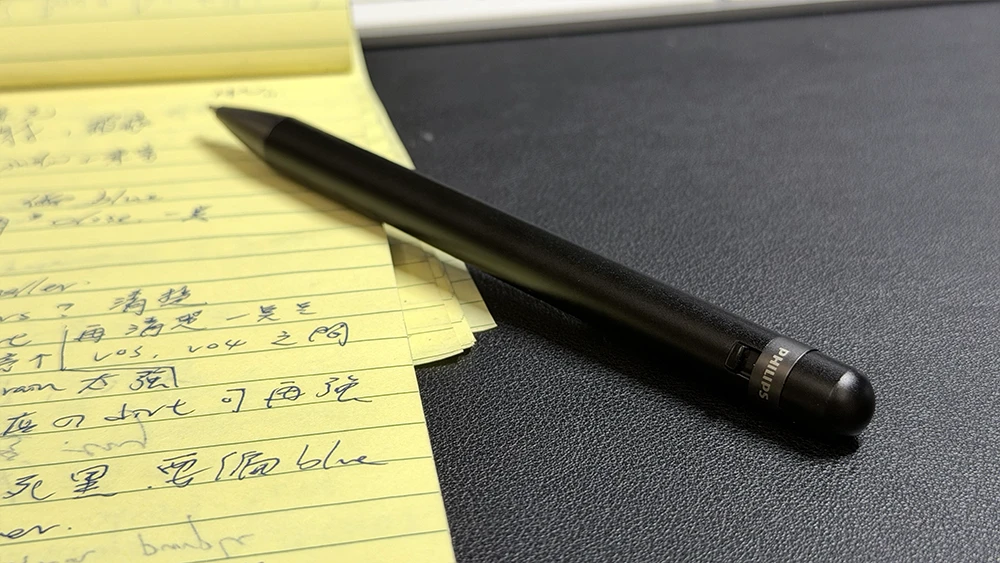 AI 会议记录神器比一比:Plaud Note Pro、Philips 小飞笔、NotebookLM 哪一款最可靠?