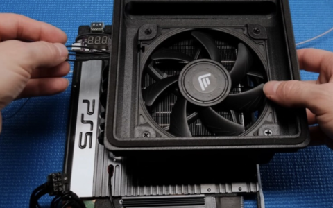 魔改狂将PS5细小60%，而且机温控制在50°C