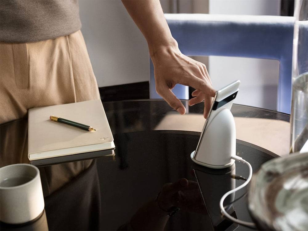 如果你用这些 Pixel 手机，可以不买 Qi2 无线充电器 - 