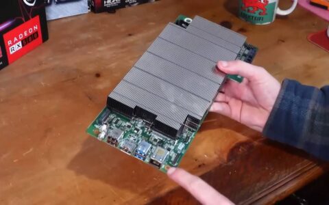 博主用前挖矿用的 PS5 显示卡，实测可玩《Cyberpunk 2077》、《侠盗猎车手V》