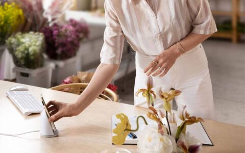 如果你用这些 Pixel 手机，可以不买 Qi2 无线充电器