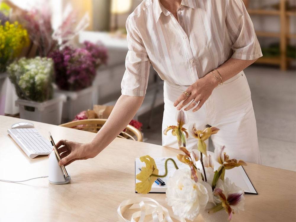 如果你用这些 Pixel 手机，可以不买 Qi2 无线充电器 - 