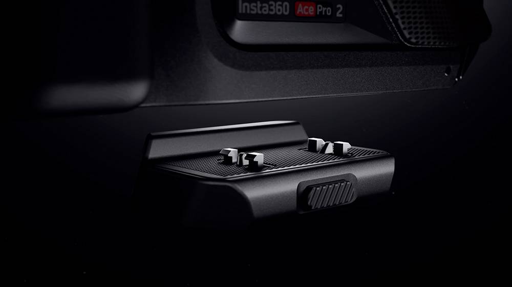 Insta360 Ace Pro 2 套装预告曝光:不只是街拍神器,这次还能「印照片」成为口袋拍立得相机! -