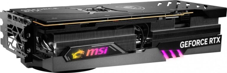 国外女实况主拍下「RTX 4090 的 16-pin 冒烟熔化」视频，直播玩《漫威争锋》烧起来 - 